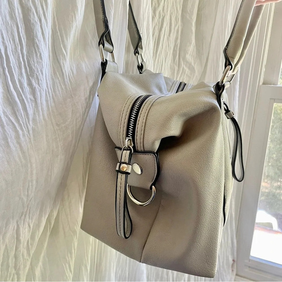 77%OFF❣️Cesca Beige Cream Ribbed Bucket Handbag - Picture 4 of 16